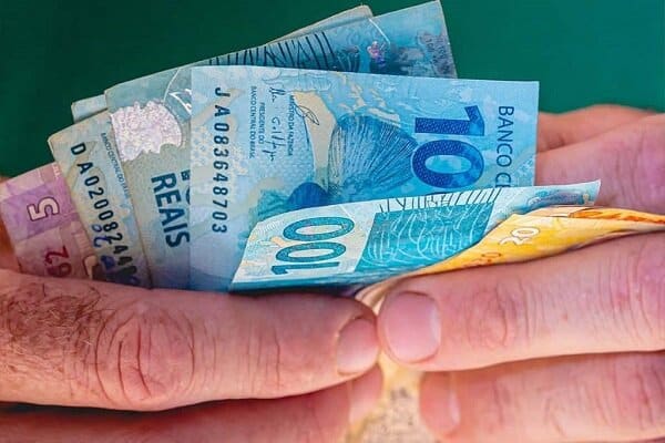 dinheiro Auxílio pode chegar ao valor de R$800 para ESTE grupo