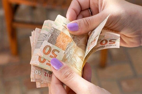 vale gas pagamentos dinheiro Vale-Gás de R$51: CAIXA libera novo lote hoje; veja como sacar