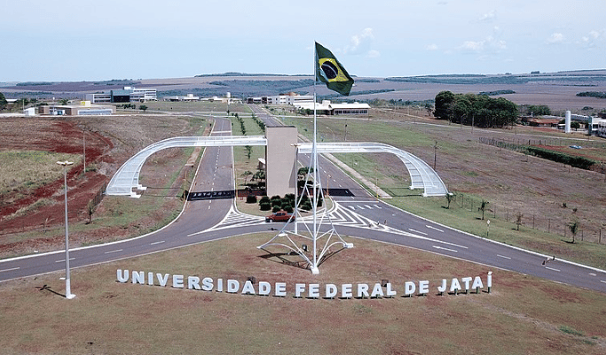 UFJ abre Processo Seletivo para PROFESSORES com inicial de até R$4,8 mil