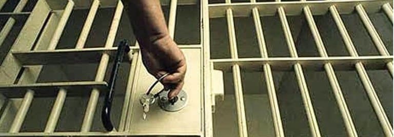 Risco de Covid-19: Justiça nega prisão domiciliar a condenada por crime organizado