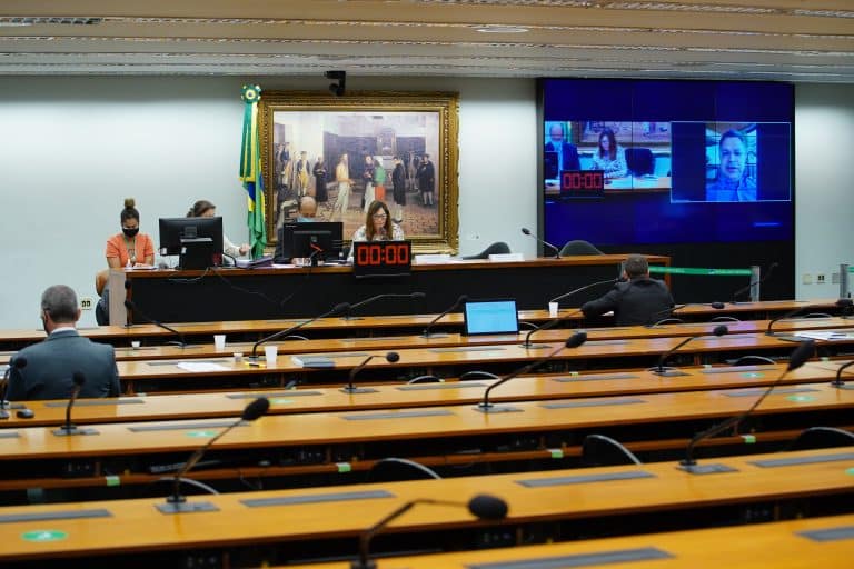Deputados divergem sobre impacto da Reforma Administrativa no trabalhador