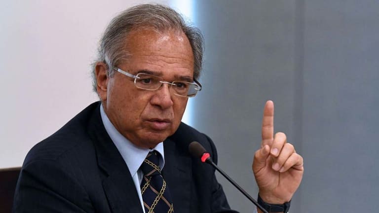 Paulo Guedes indica que travar reforma do Imposto de Renda é não se preocupar com Bolsa Família 