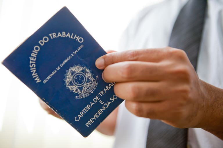Pagamento do 13º salário deve ser feito até esta terça, 30