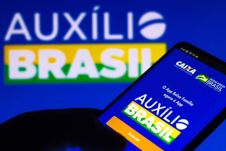 Auxílio Brasil: Governo não esclarece quantas pessoas estão na fila de espera