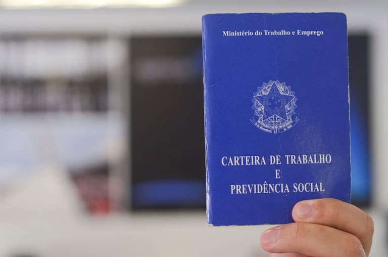 Brasil gerou 2,7 milhões de empregos formais em 2021, segundo Caged