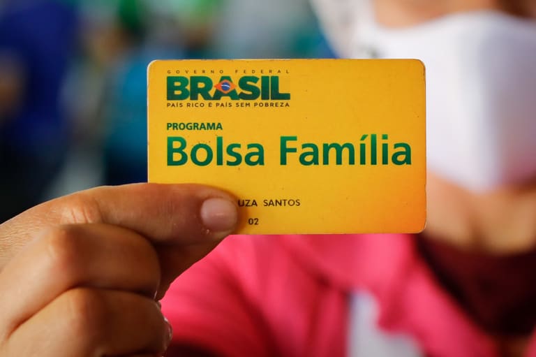 Bolsa Família: ala planeja retorno do antigo programa social