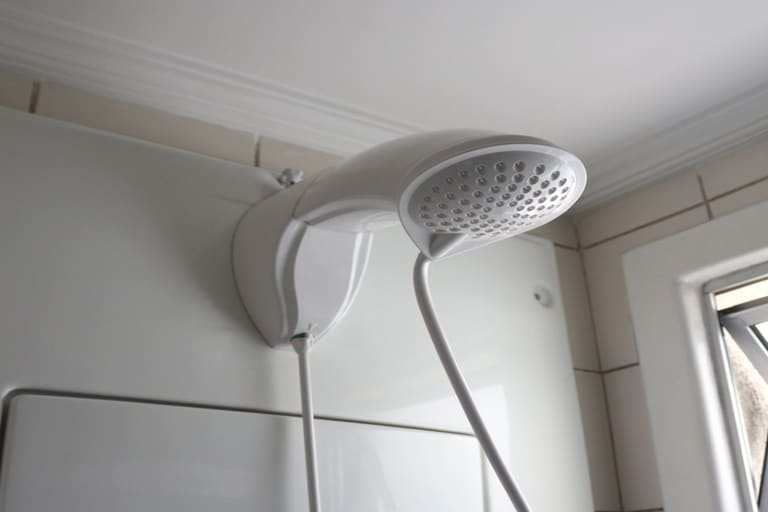 Como trocar resistência do chuveiro de forma simples - Reprodução Canva
