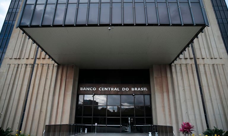 Servidores do BC decidem manter greve por tempo indeterminado