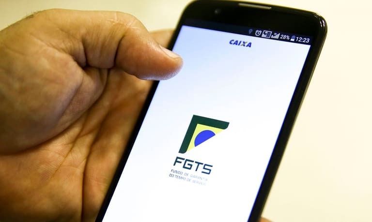 Dinheiro esquecido: CAIXA convoca trabalhadores para o saque de R$ 1 MIL do FGTS