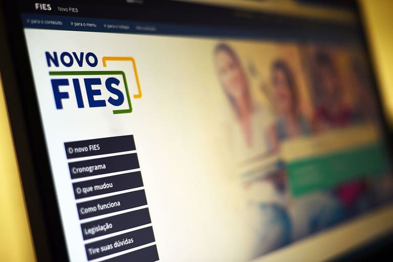 Desenrola do FIES: Primeiro dia de renegociação teve reclamações e confusão com app