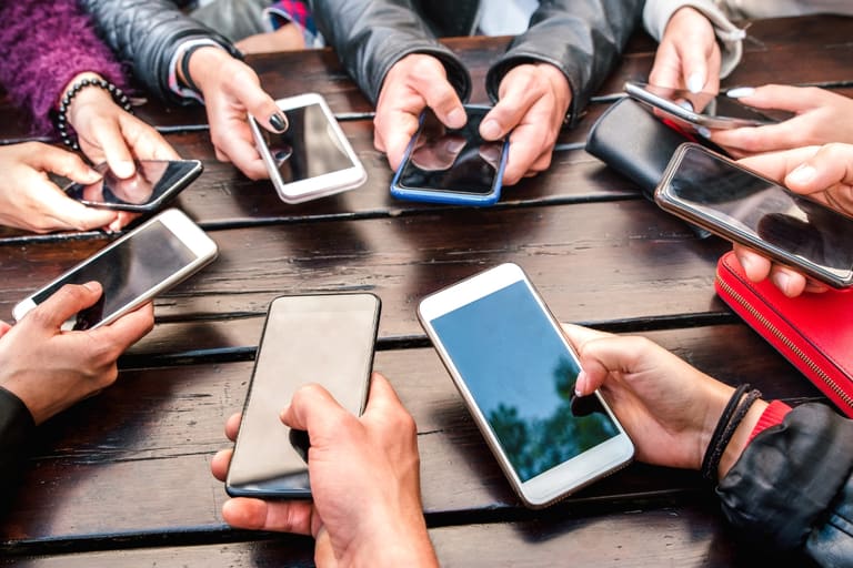 Dependência do celular pode ser VENCIDA DESTA forma