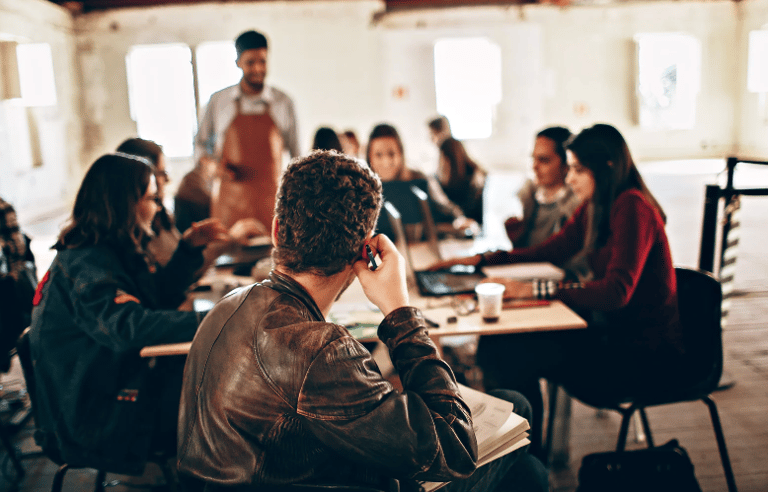 Discussão sobre gorjetas em restaurantes