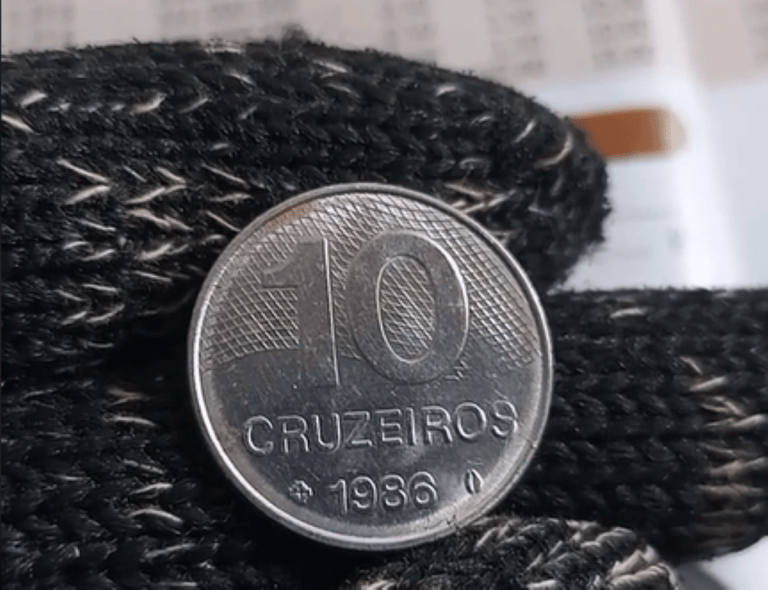 A história do Brasil vale OURO: MOEDA DE 10 CRUZEIROS ANO 1986 é valiosa! Você tem em casa?