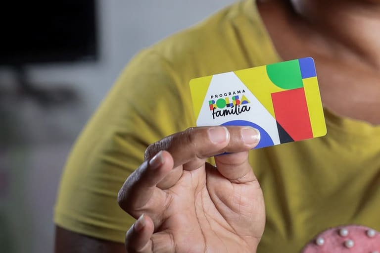 Contagem regressiva: Bolsa Família vai atualizar EM BREVE e liberar R$ 600 + R$ 150; veja se recebe