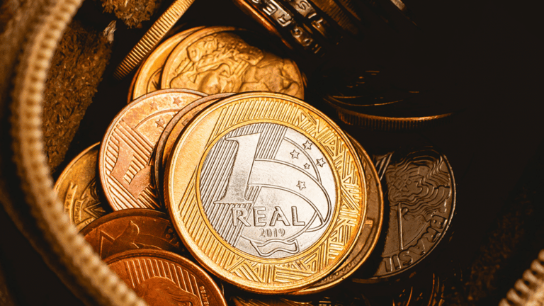 Quatro moedas comemorativas de 1 real que valem mais de R$ 500 cada uma