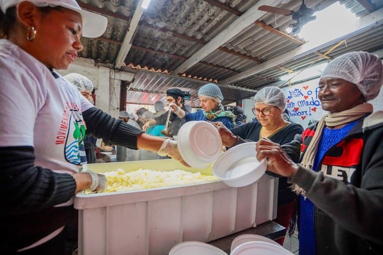 Rio Grande do Sul: Governo distribui 1,8 toneladas de alimentos para as famílias