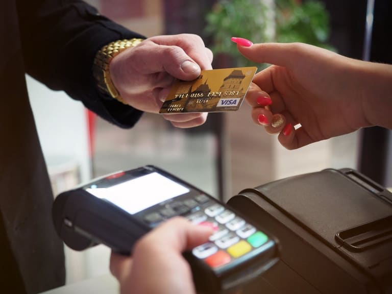 Quer trabalhar no banco? SAIU novo CONCURSO PÚBLICO com 50 vagas para MÉDIO e SUPERIOR