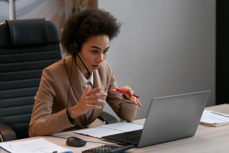 Governo aumenta prazo para adaptação a regras do teletrabalho. Imagem: Freepik