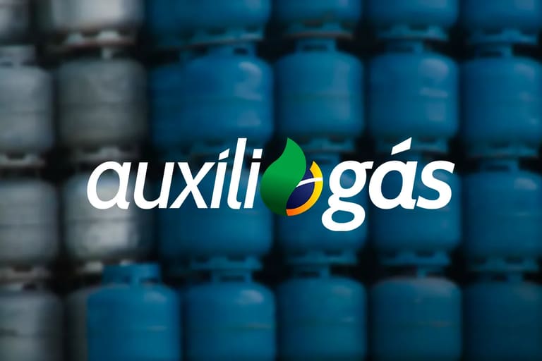 Imagem de cilindros de gás com o logotipo do programa Auxílio Gás, que oferece R$ 110 para famílias de baixa renda.