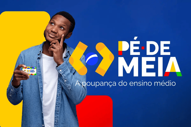 Pé-de-Meia – Pagamento de R$ 1.000 Pessoa segurando o cartão do Pé-de-Meia, com fundo colorido, representando o saque de R$ 1.000 do programa.