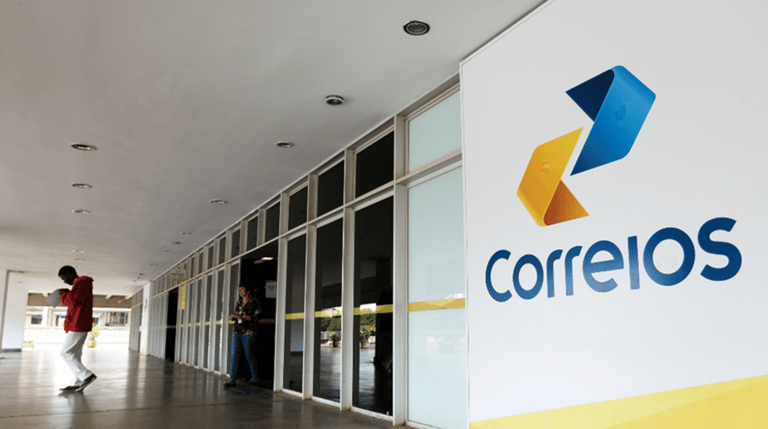 Jovem Aprendiz Correios 2026 - fachada de agência dos Correios com logo oficial azul e amarelo
