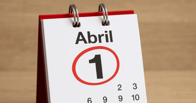 Calendário com o dia 1 de abril destacado, representando a Quinta-feira Santa.