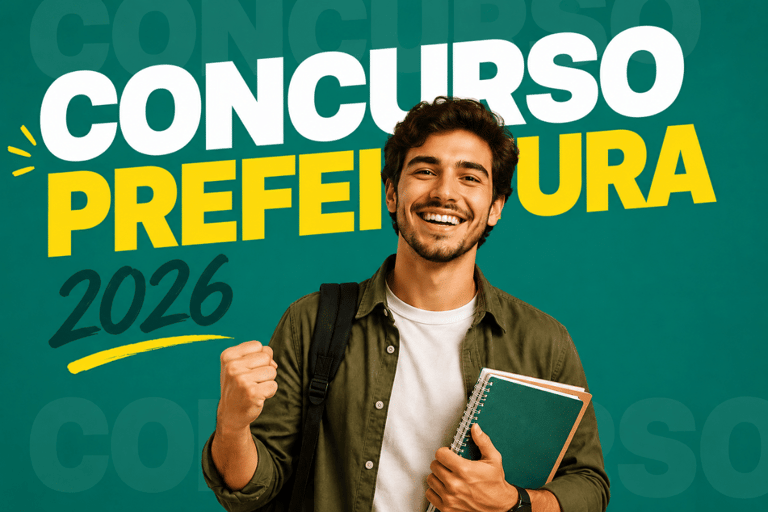 Jovem sorridente com mochila e cadernos celebra com gesto de comemoração sobre fundo verde com texto Concurso Prefeitura 2026.