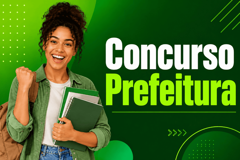 Jovem de cabelo cacheado com cadernos ergue punho em gesto de vitória, fundo verde com texto "Concurso Prefeitura".