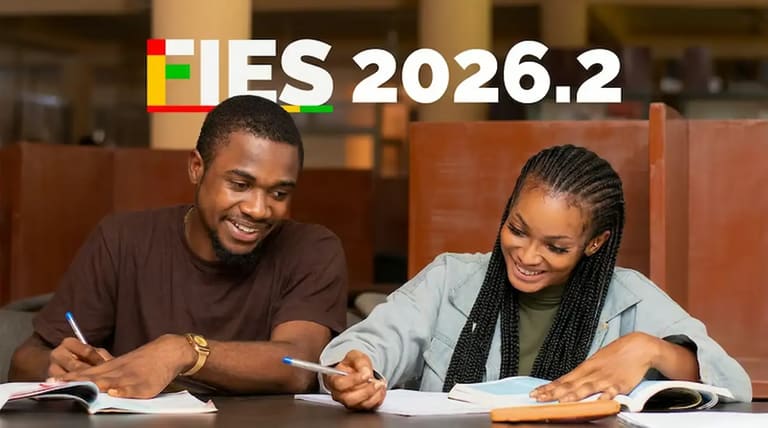 Estudantes estudando com destaque para o Fies 2026.2, em imagem sobre o calendário do processo seletivo.