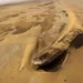 Navio fantasma no deserto da Namíbia, mistério de naufrágio descoberto no território proibido.