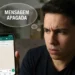 Homem olhando mensagem apagada no WhatsApp e buscando forma de recuperar conversa excluída