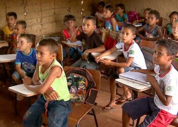 ensino educação estudantes pobres