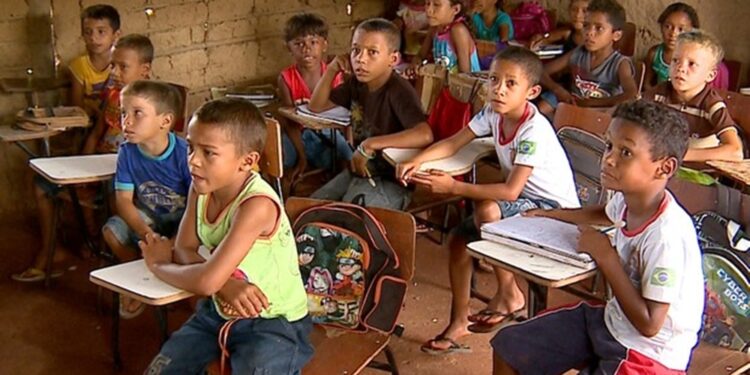 ensino educação estudantes pobres