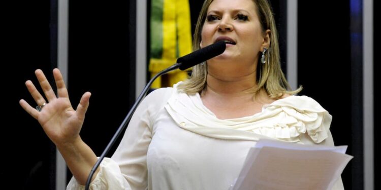 joice-hasselmann-auxilio-emergencial