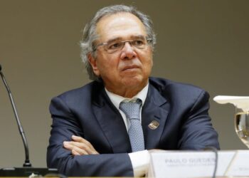 noticiasconcursos.com.br-auxilio-emergencial-ate-2021-paulo-guedes-volta-a-falar-sobre-o-assunto-guedes-1-1080x720-1