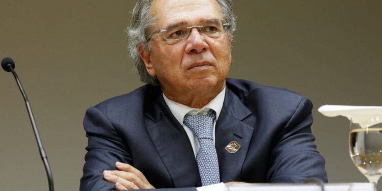 noticiasconcursos.com.br-auxilio-emergencial-ate-2021-paulo-guedes-volta-a-falar-sobre-o-assunto-guedes-1-1080x720-1