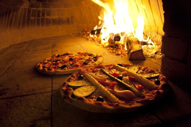 pizzaria-pizza-744405-640