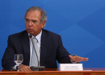 Ministro da Economia, Paulo Guedes, participa da coletiva de imprensa no Palácio do Planalto, sobre as ações de enfrentamento e o avanço da covid-19 no país