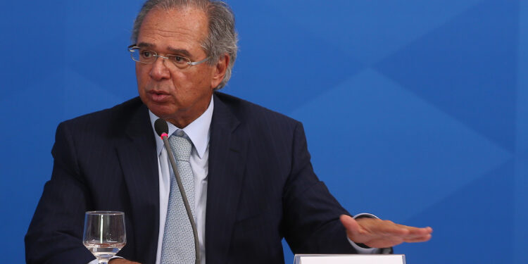 Ministro da Economia, Paulo Guedes, participa da coletiva de imprensa no Palácio do Planalto, sobre as ações de enfrentamento e o avanço da covid-19 no país