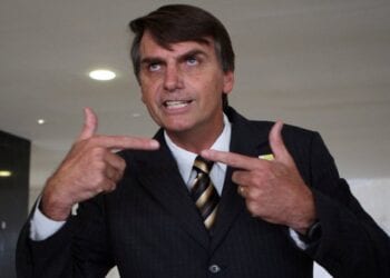 bolsonaro gesto de arma