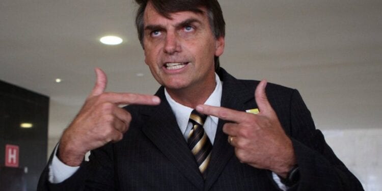 bolsonaro gesto de arma