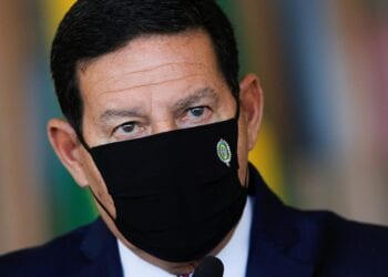 Mourão defende aulas presenciais na pandemia