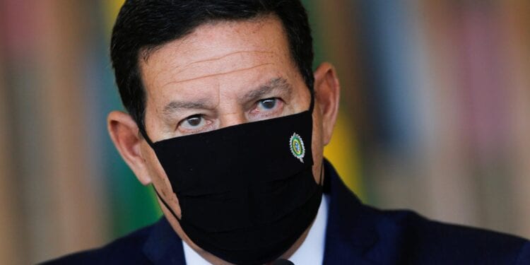 Mourão defende aulas presenciais na pandemia