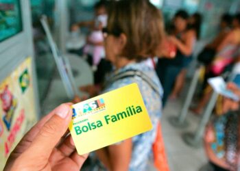 BOLSA-FAMÍLIA