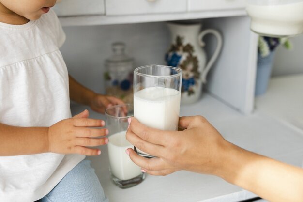 mitos e verdades sobre tomar leite