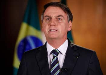 Bolsonaro sanciona lei para gastos fora da meta fiscal