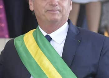 Bolsonaro sanciona Orçamento de 2021 com vetos