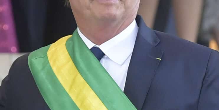 Bolsonaro sanciona Orçamento de 2021 com vetos