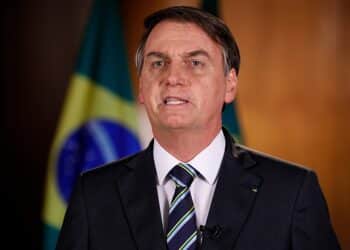 Bolsonaro sobre Petrobras: "podemos mudar essa política de preço"