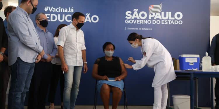 vacinação de profissionais da educação